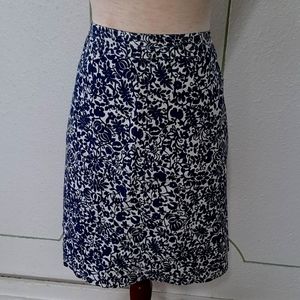 Woman's skirt size 16 cotton unlined with front pockets navy and white